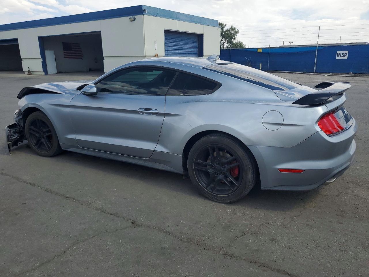 2022 Ford Mustang - zdjęcie 2