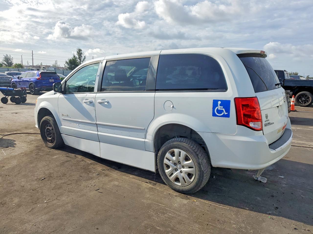 2017 Dodge Grand Caravan Se - zdjęcie 2