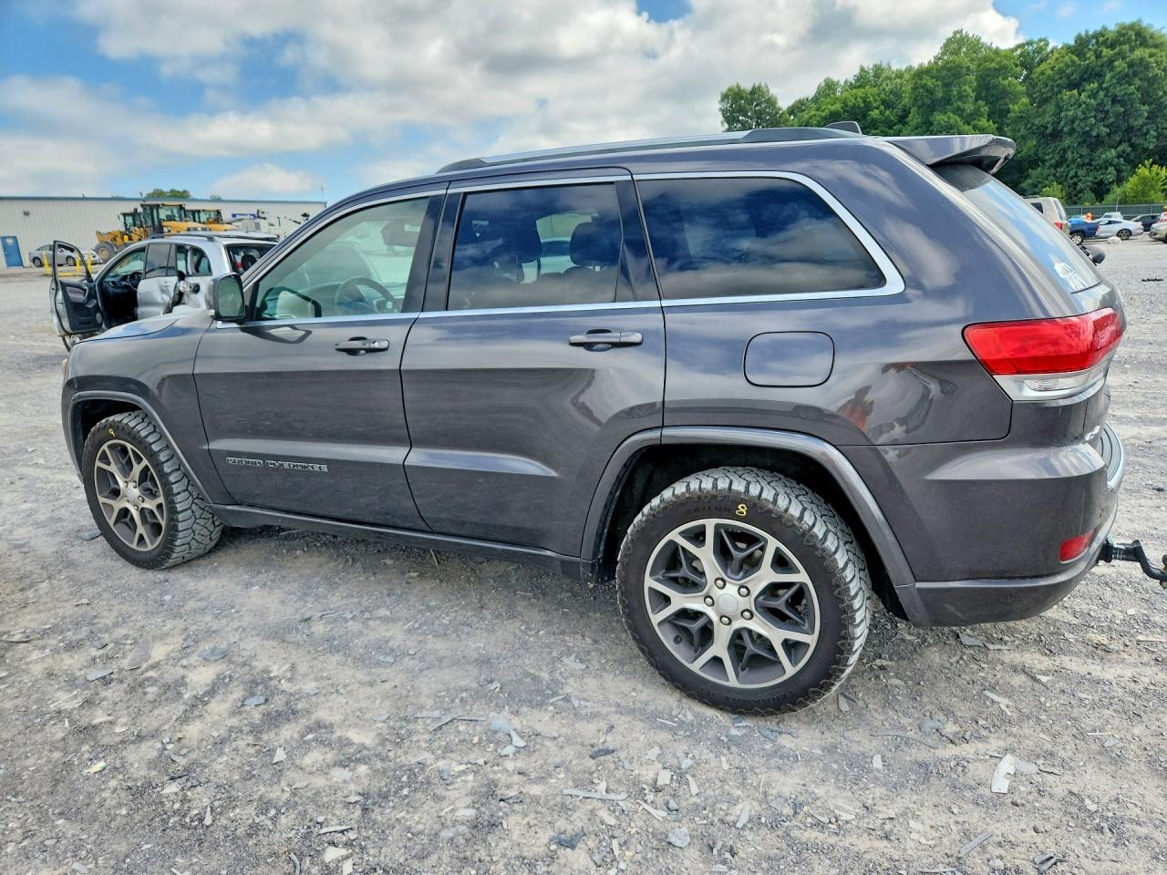 2018 Jeep Grand Cherokee - zdjęcie 2