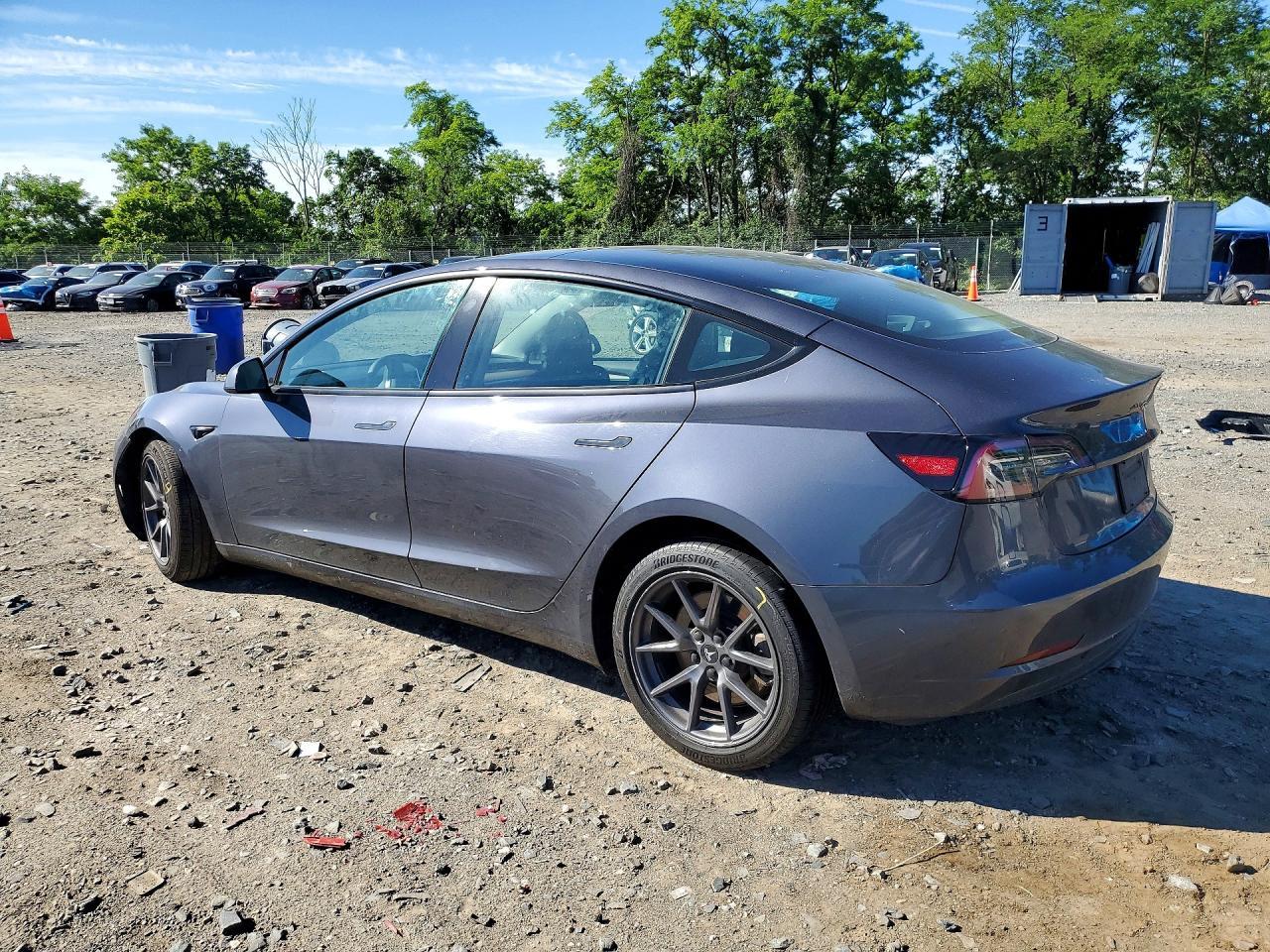 2023 Tesla Model 3 - zdjęcie 2