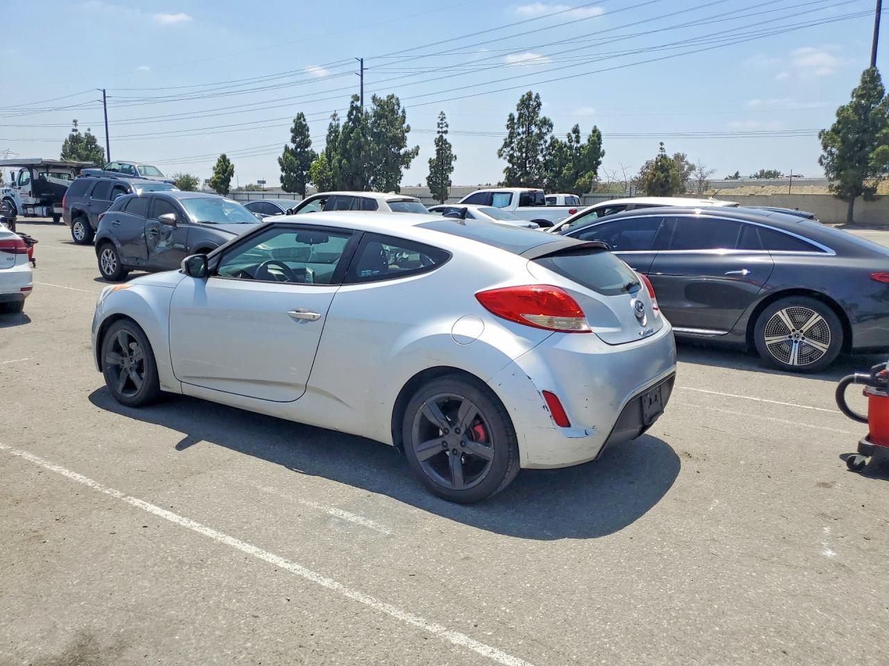 2014 Hyundai Veloster Base - zdjęcie 2