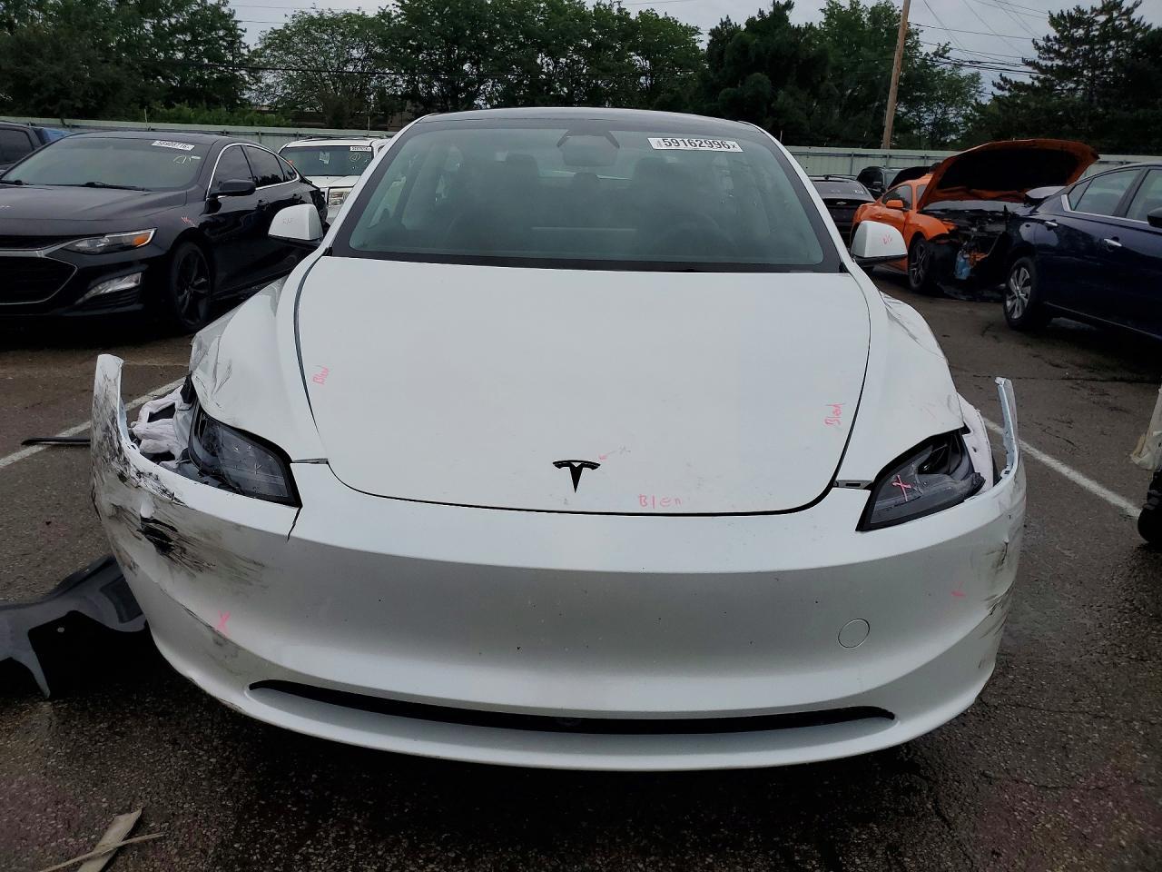 2026 Tesla Model 3 - zdjęcie 5