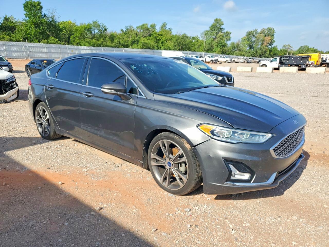 2019 Ford Fusion Titanium - zdjęcie 4