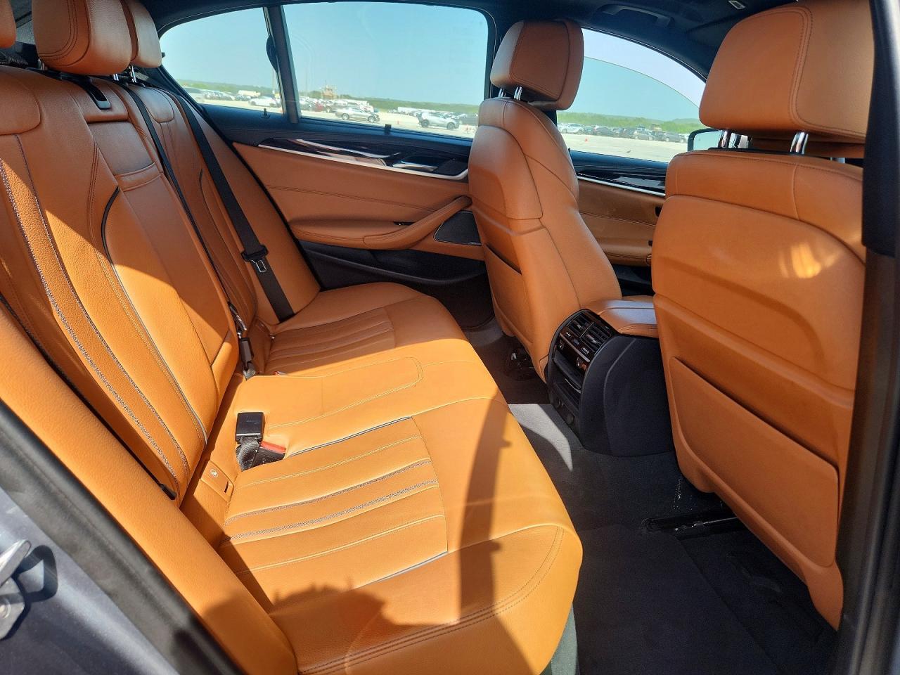 2018 BMW Seria 5 M550i - zdjęcie 10