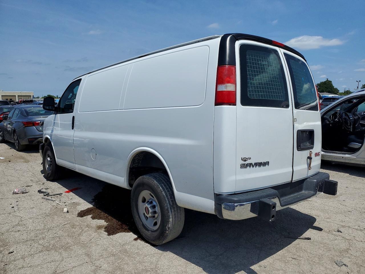 2017 GMC Savana G2500 - zdjęcie 2