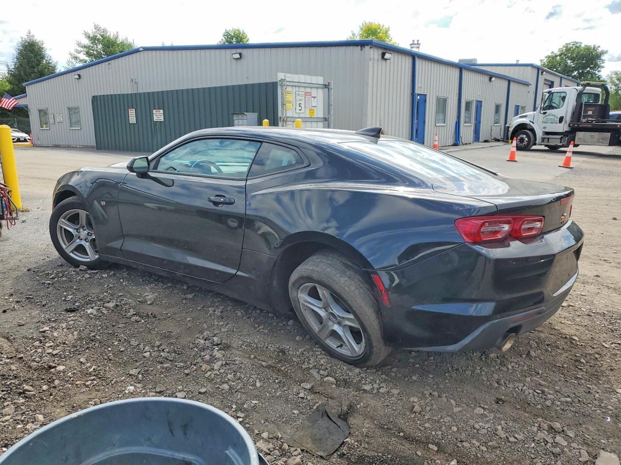 2022 Chevrolet Camaro Ls - zdjęcie 2