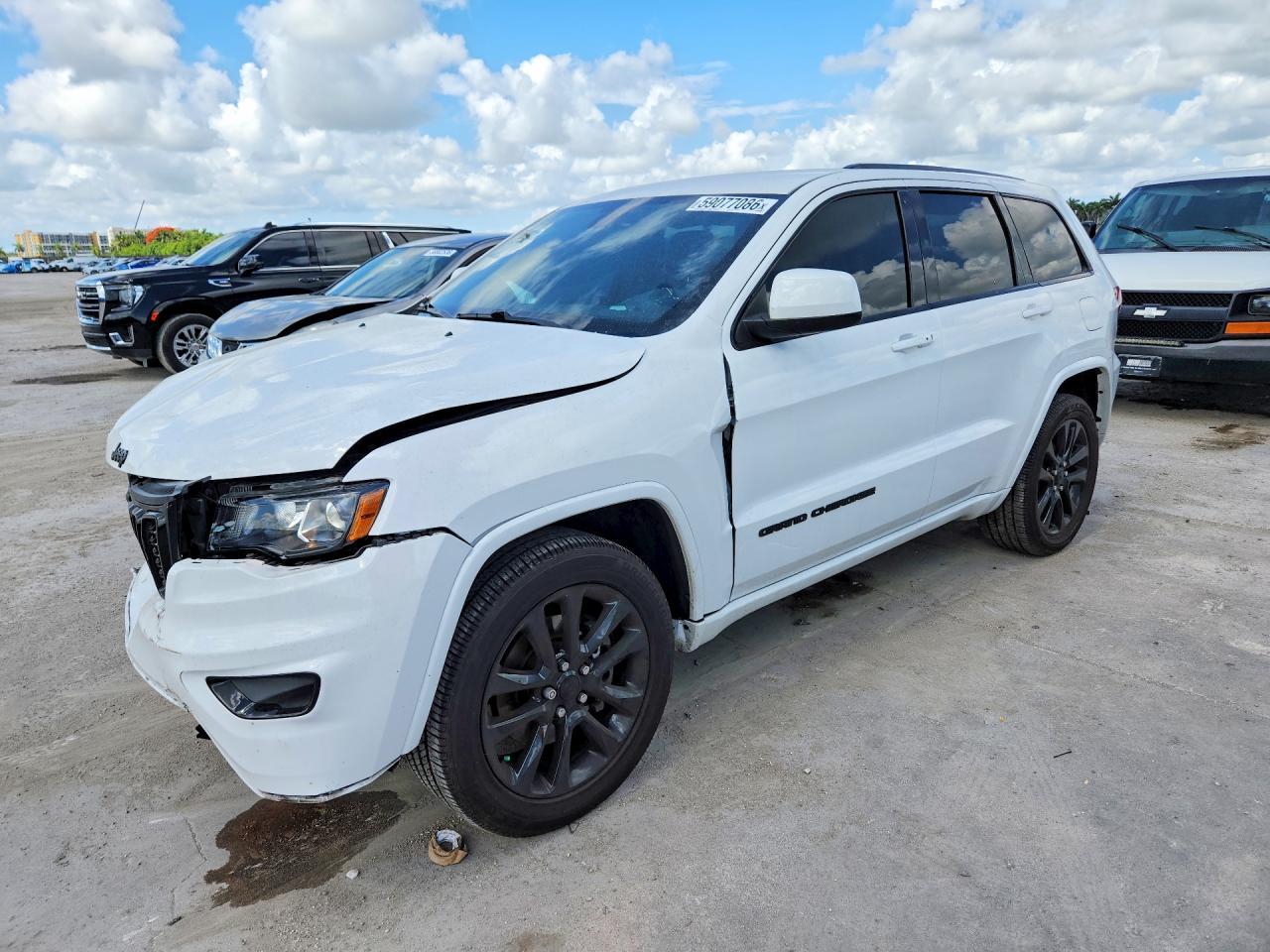2021 Jeep Grand Cherokee Laredo - zdjęcie główne