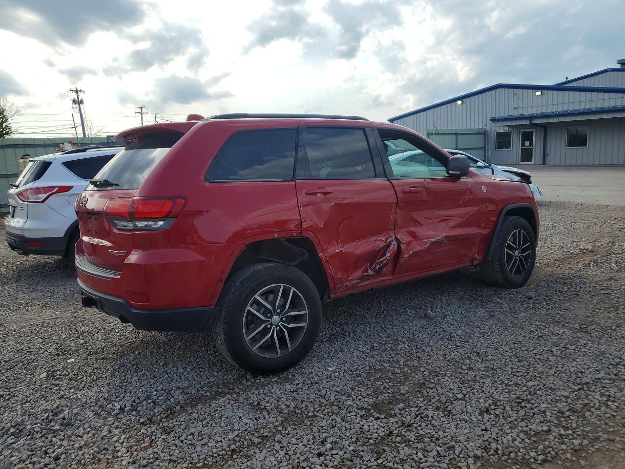 2018 Jeep Grand Cherokee Trailhawk - zdjęcie 3