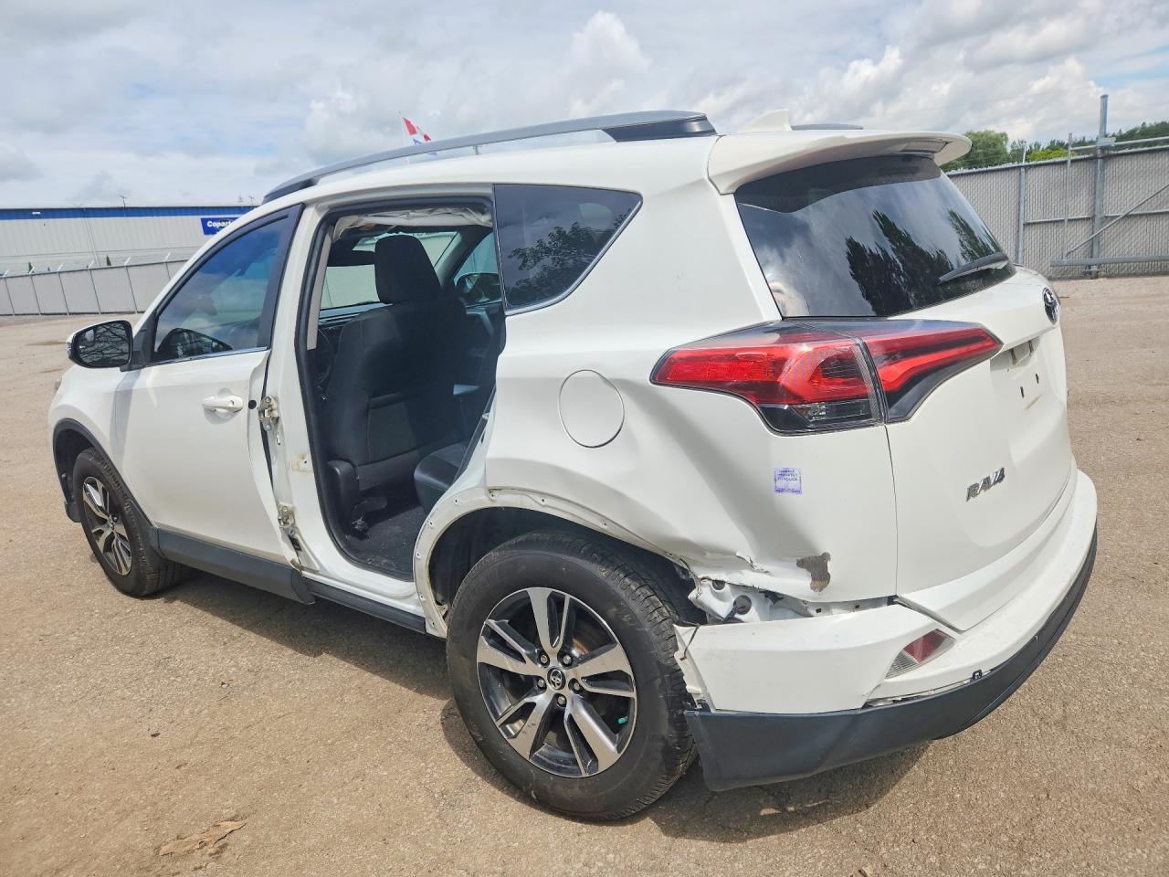 2018 Toyota Rav4 Le - zdjęcie 2