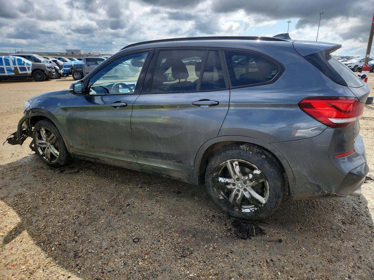 2021 BMW X1 xDrive28I - zdjęcie 2