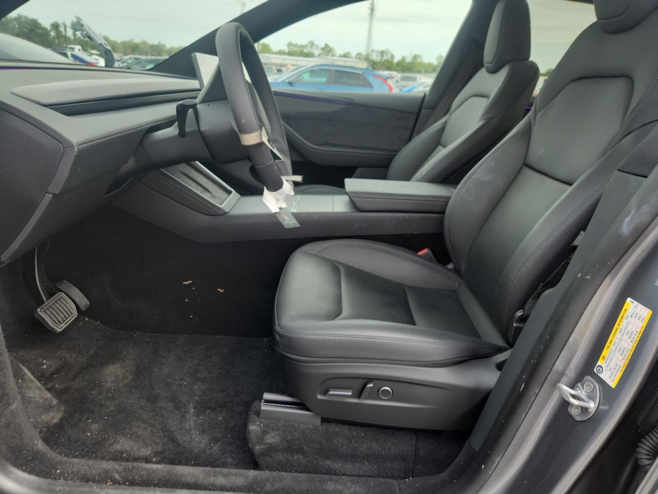 2026 Tesla Model Y - zdjęcie 7
