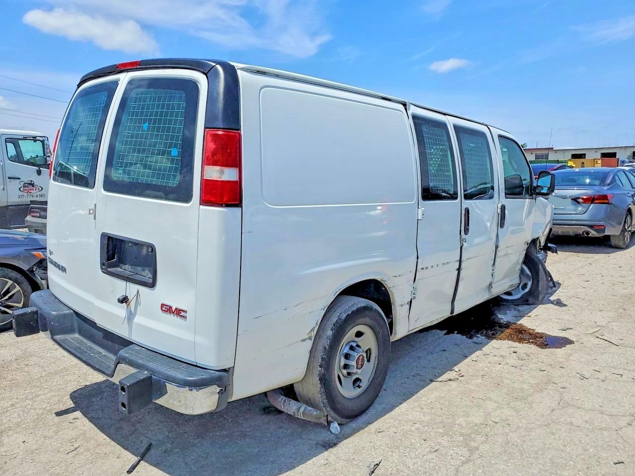 2017 GMC Savana G2500 - zdjęcie 3