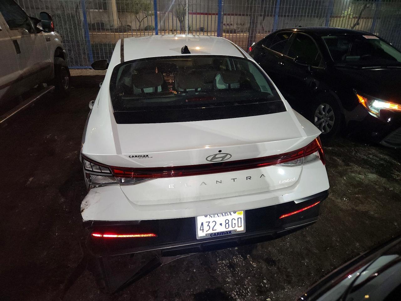 2025 Hyundai Elantra Limited - zdjęcie 6