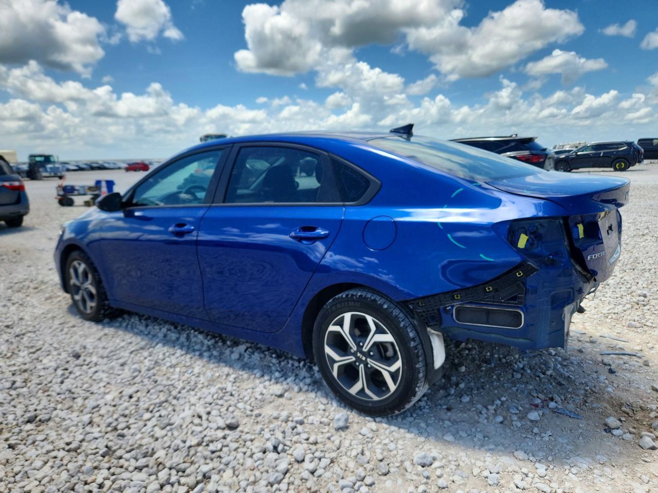 2024 Kia Forte Lxs - zdjęcie 2