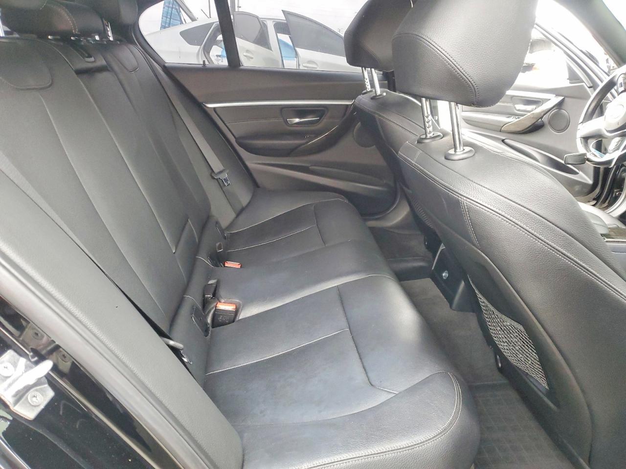 2017 BMW 330 I - zdjęcie 10