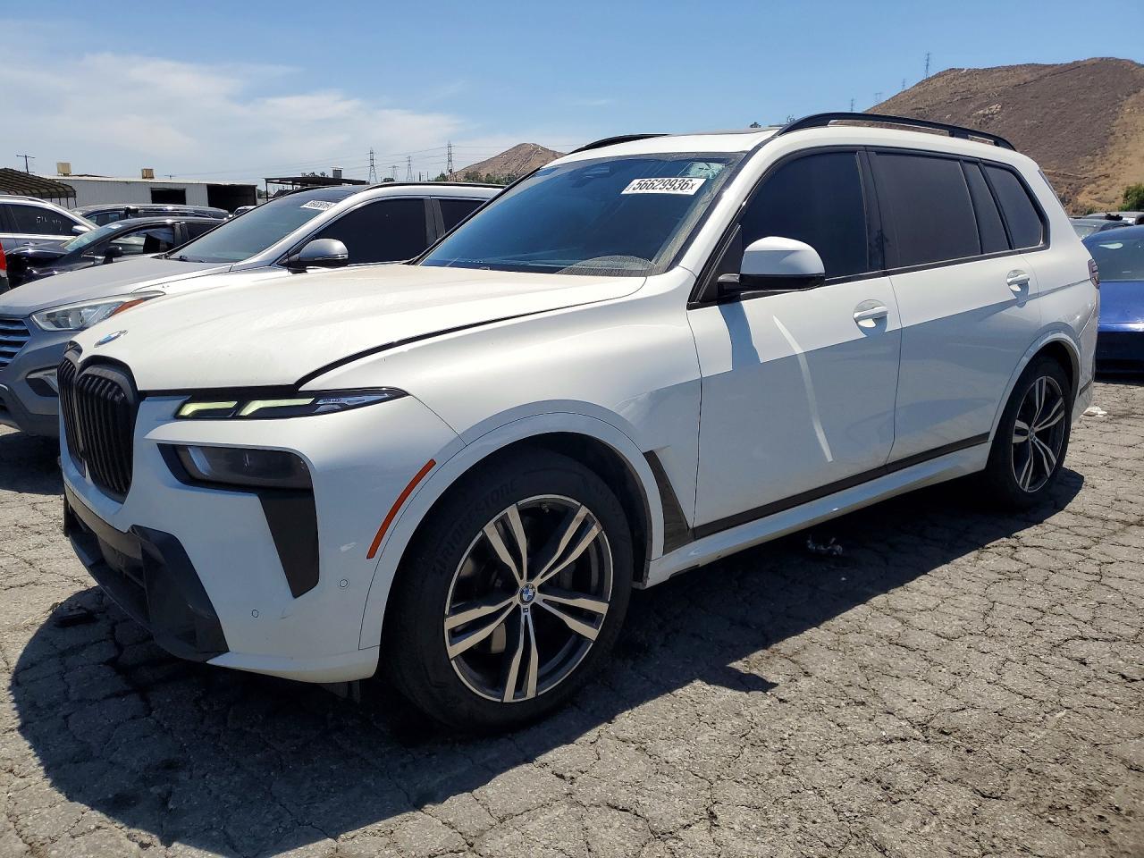 2023 BMW X7 xDrive40I - zdjęcie główne