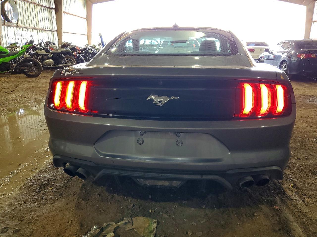 2023 Ford Mustang - zdjęcie 6