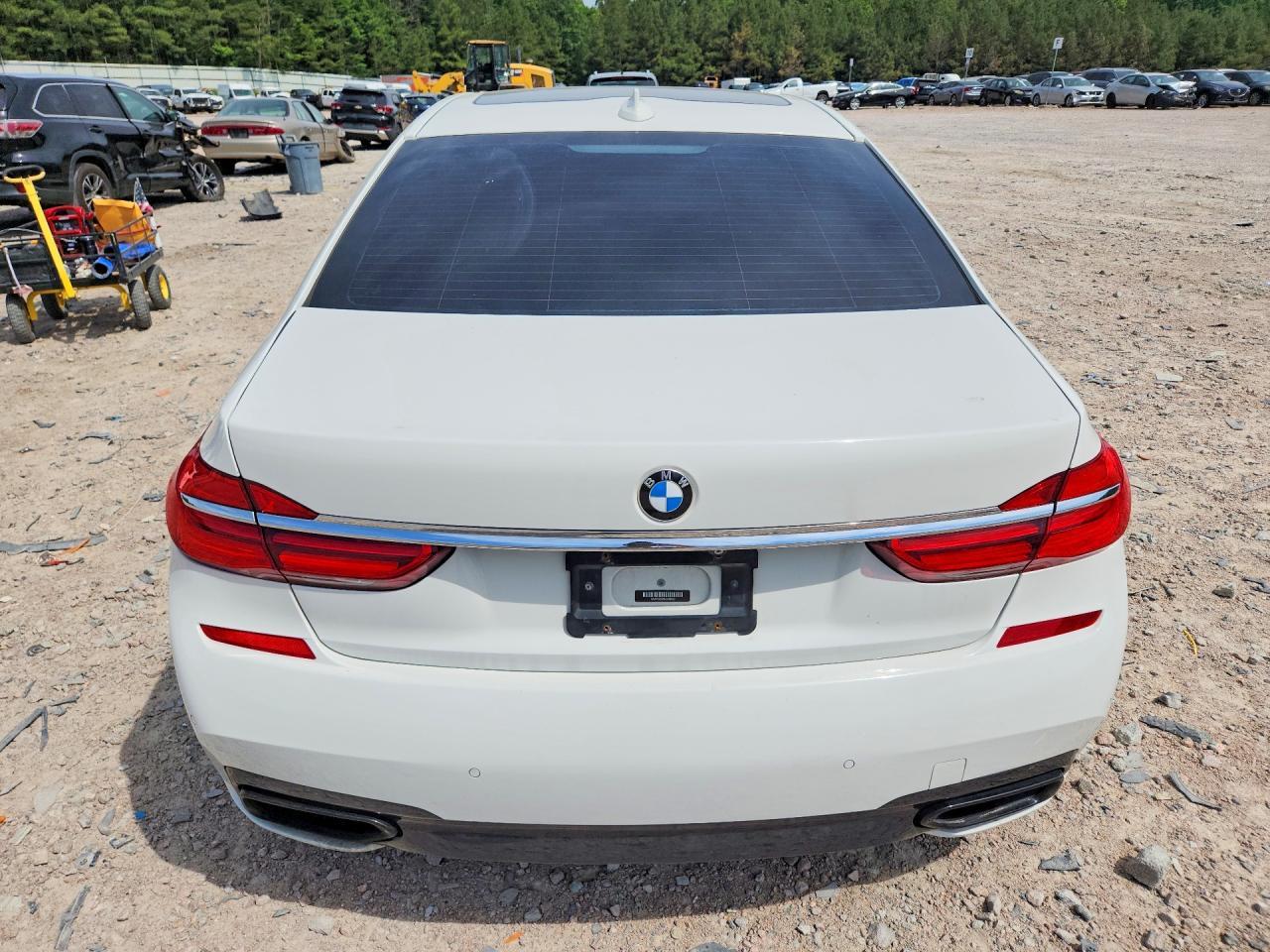 2016 BMW 740 I - zdjęcie 6