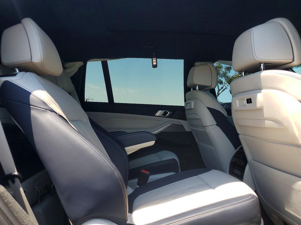 2019 BMW X7 xDrive50I - zdjęcie 10