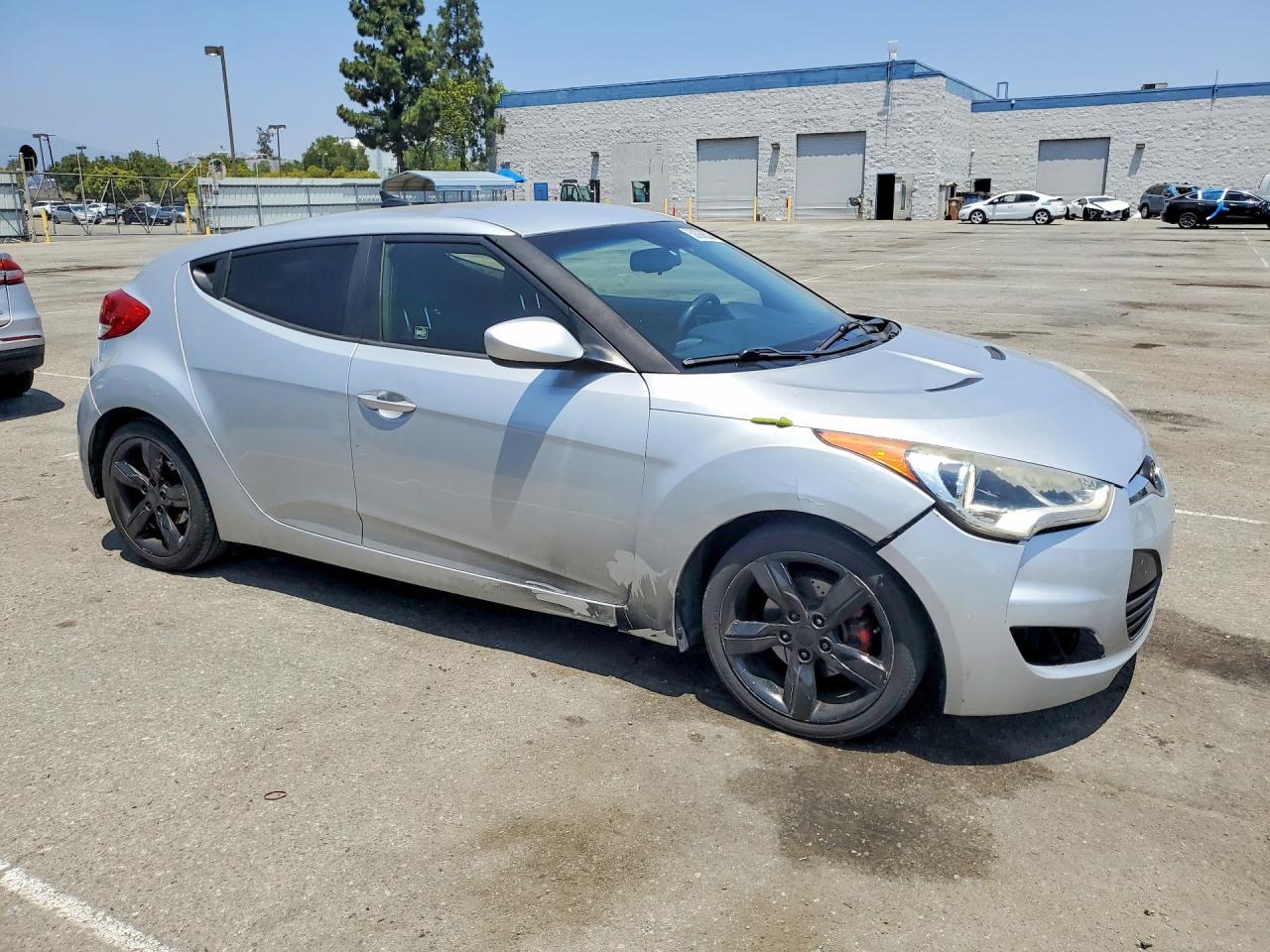 2014 Hyundai Veloster Base - zdjęcie 4