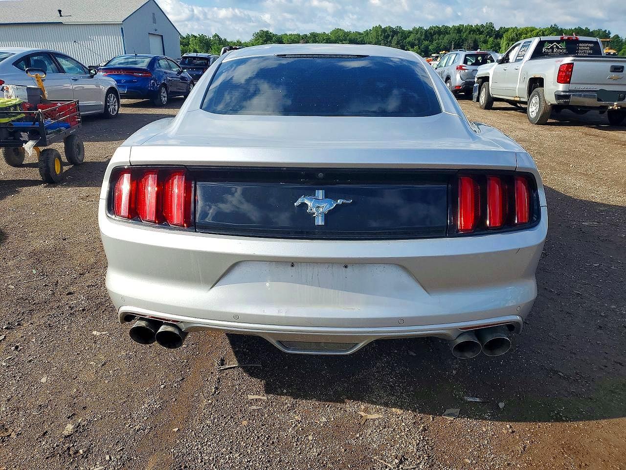 2017 Ford Mustang - zdjęcie 6