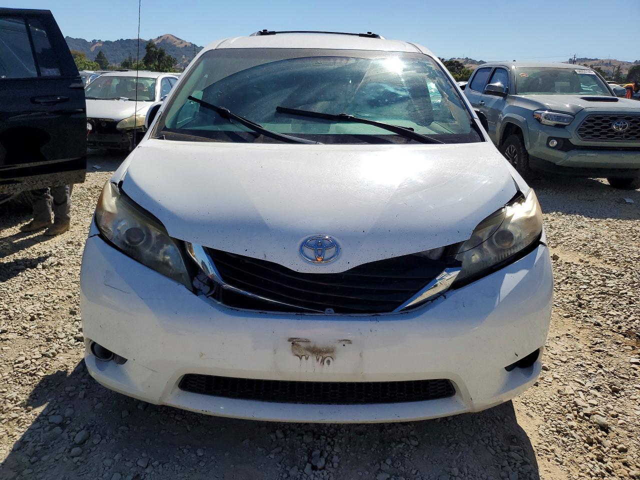 2013 Toyota Sienna Le - zdjęcie 5