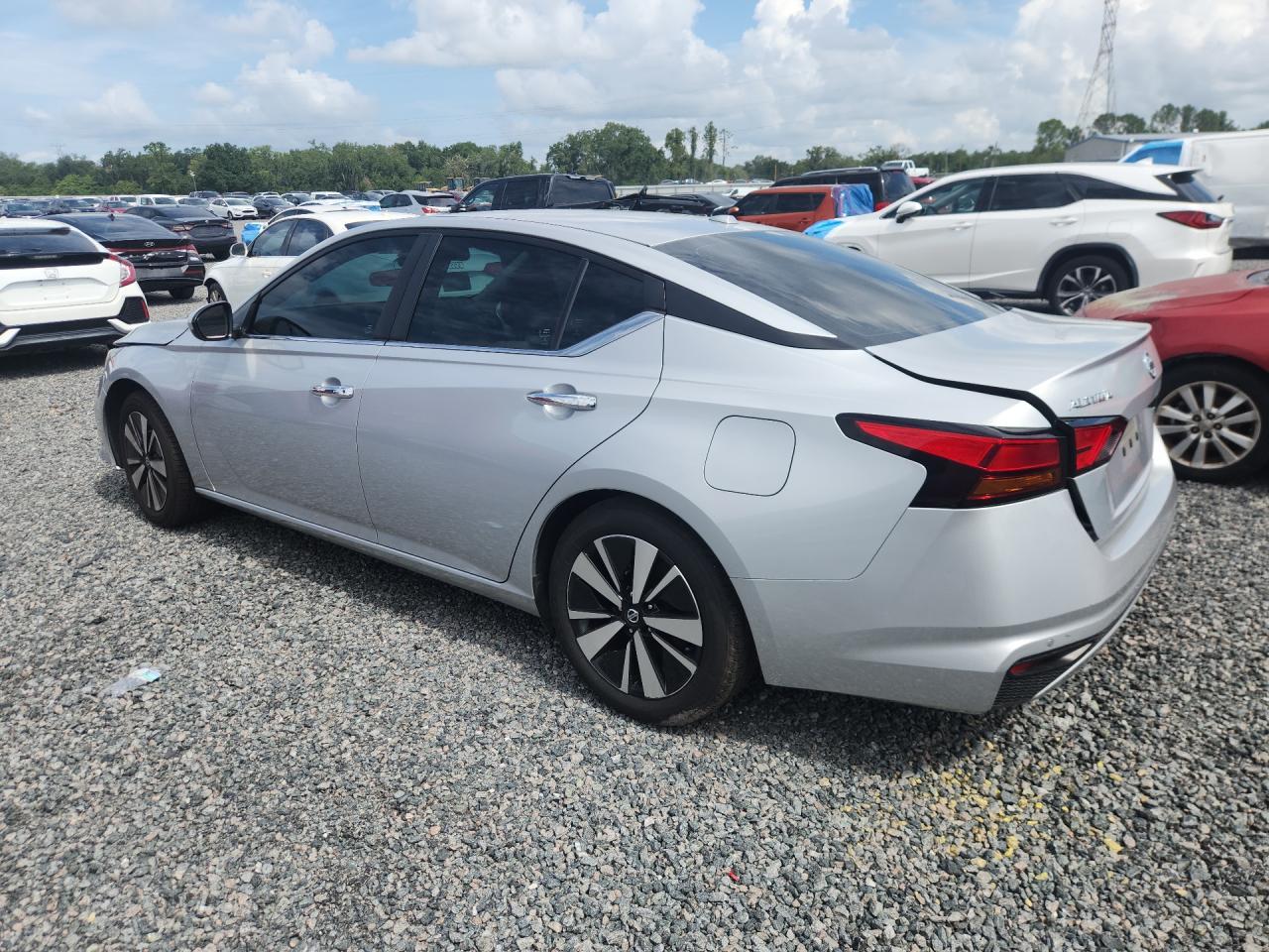 2022 Nissan Altima Sv - zdjęcie 2