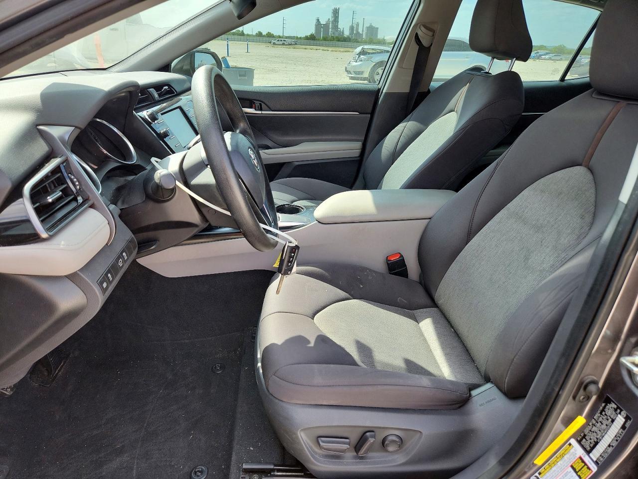 2019 Toyota Camry Le - zdjęcie 7