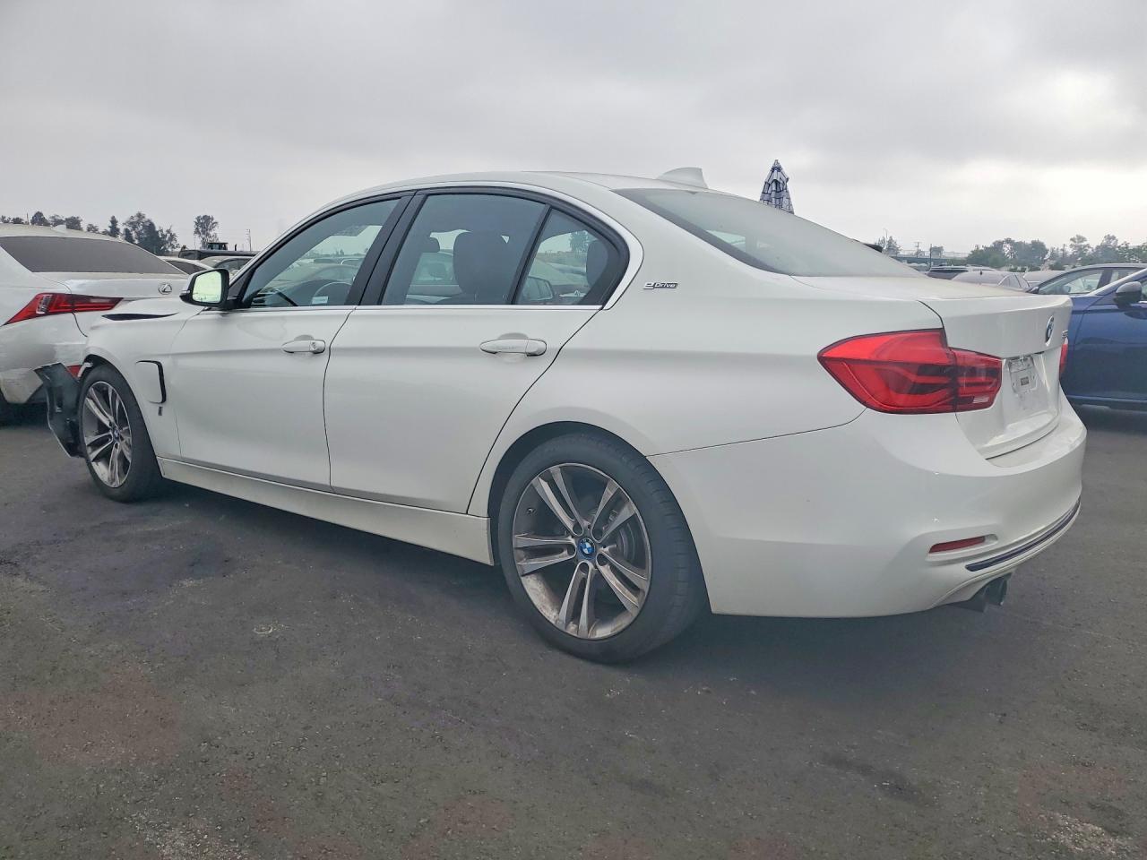 2018 BMW 330E - zdjęcie 2