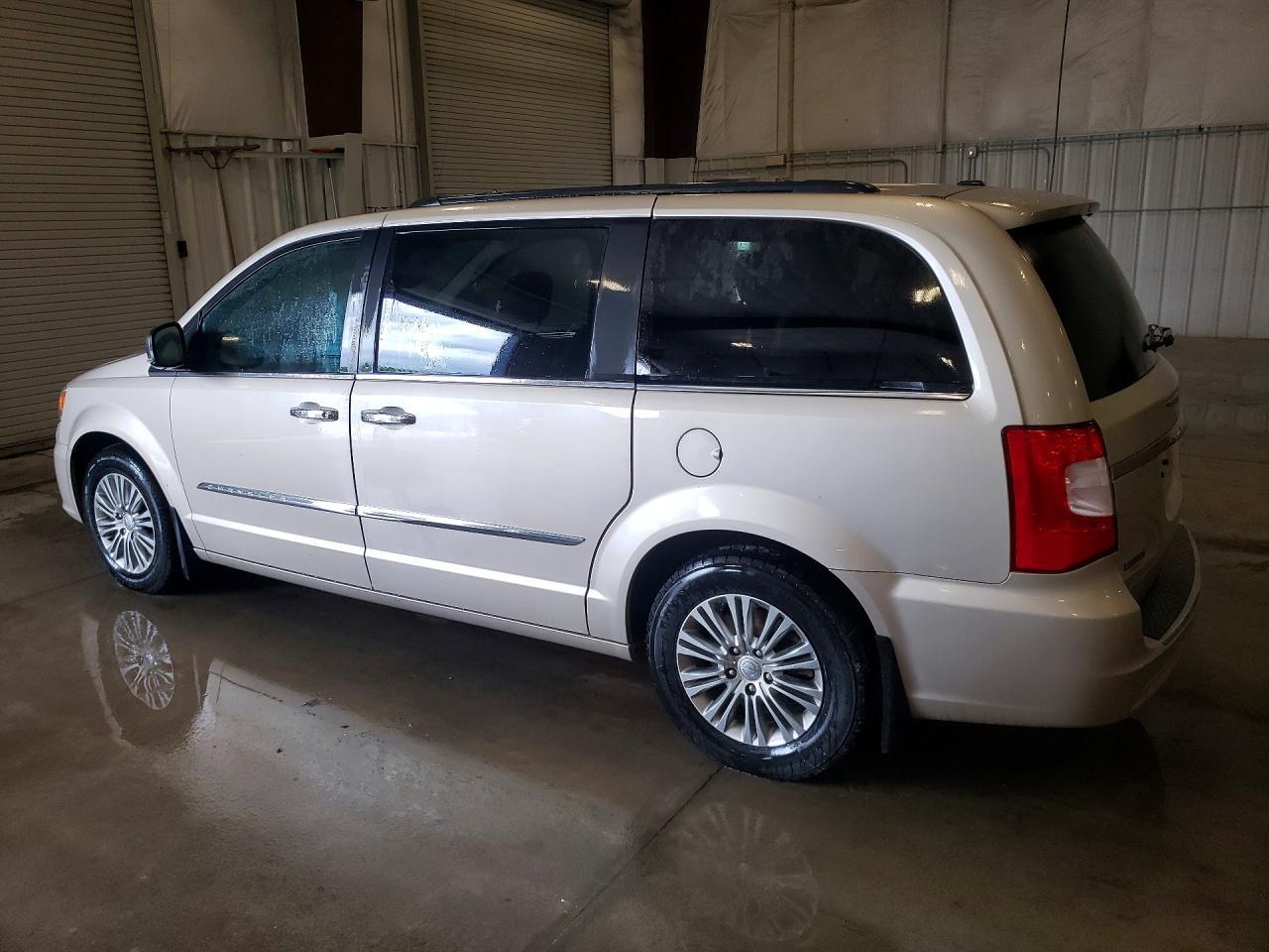 2015 Chrysler Town & Country Touring L - zdjęcie 2
