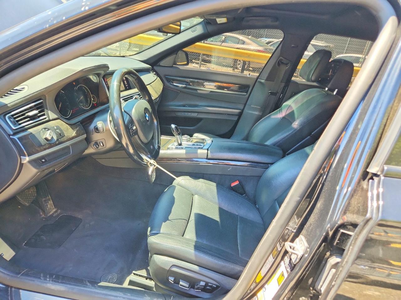 2015 BMW Seria 7 740Li - zdjęcie 7