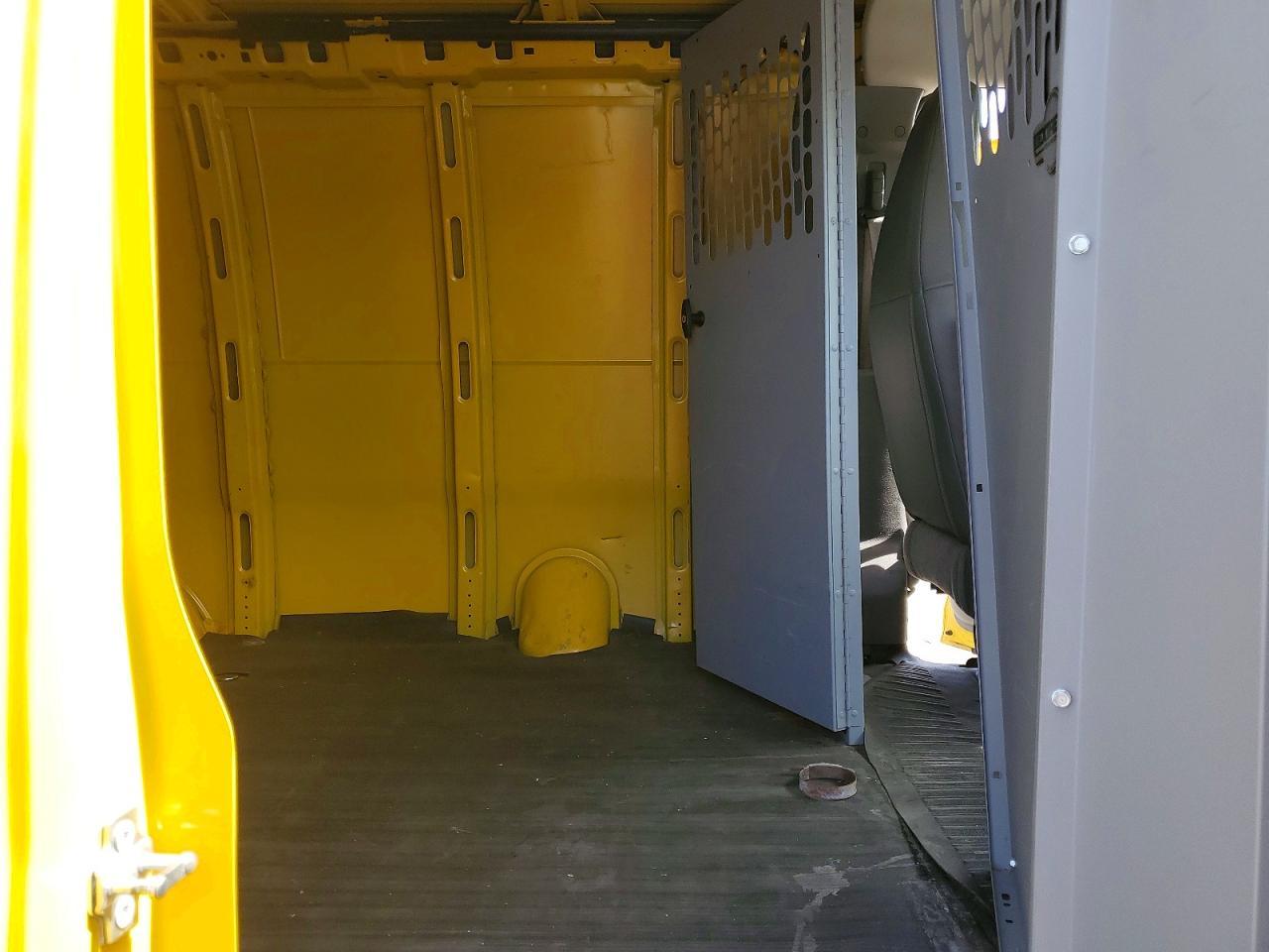 2024 Chevrolet Express G2500 - zdjęcie 10