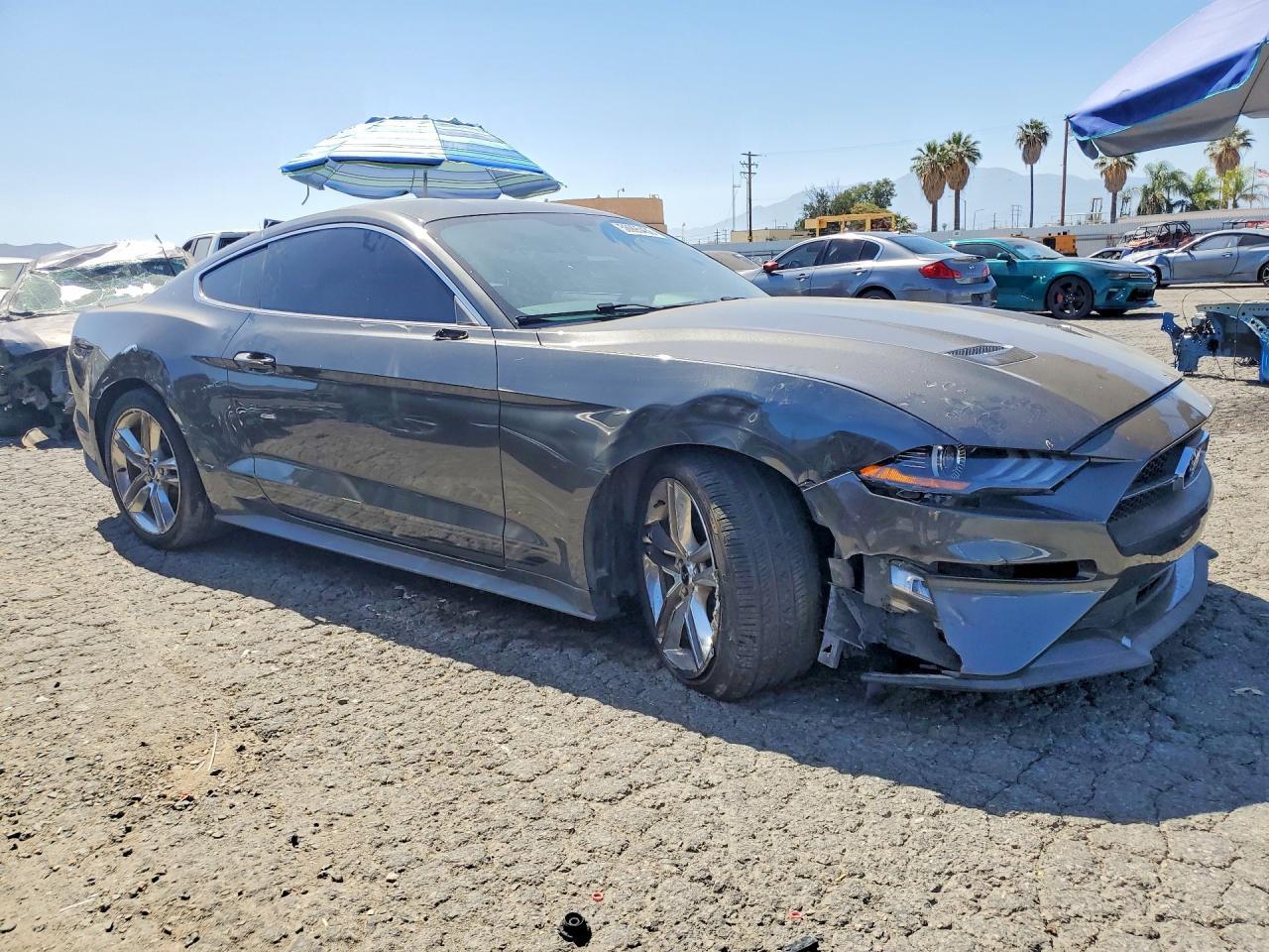 2020 Ford Mustang - zdjęcie 4