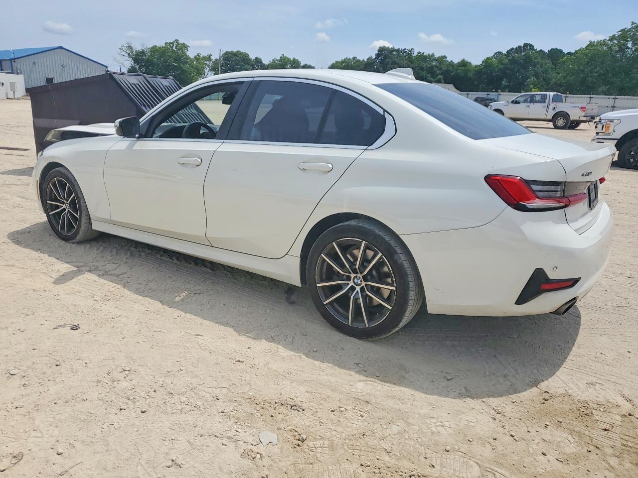 2019 BMW Seria 3 330i - zdjęcie 2