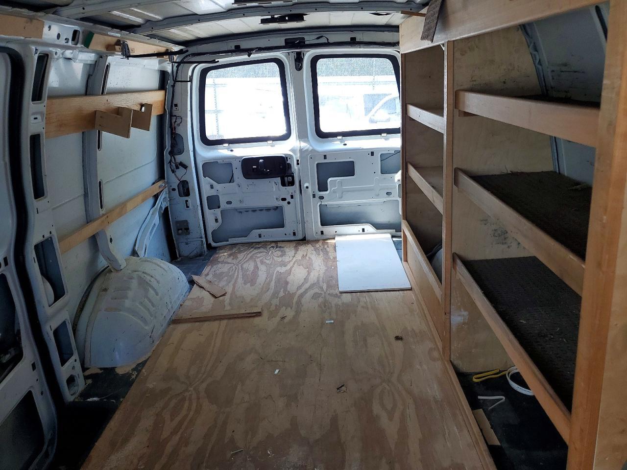 2016 Chevrolet Express G2500 - zdjęcie 10