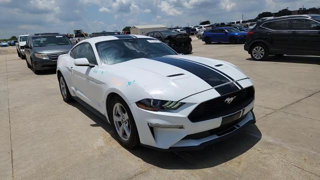 2022 Ford Mustang - zdjęcie 13