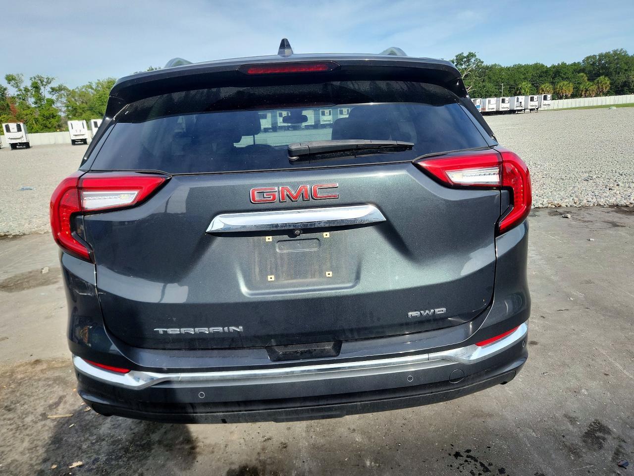 2022 GMC Terrain Denali - zdjęcie 6