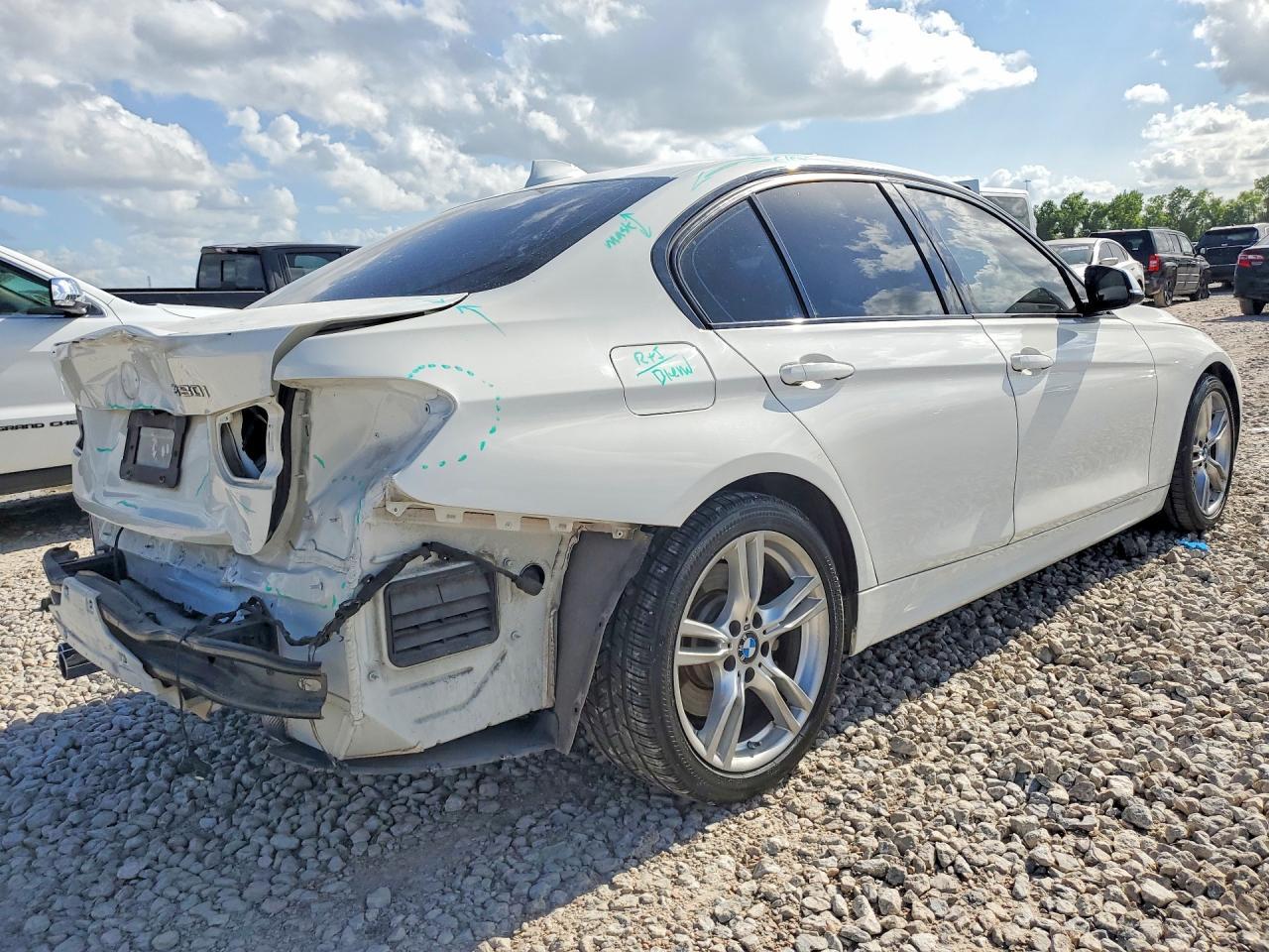 2017 BMW 330 I - zdjęcie 3