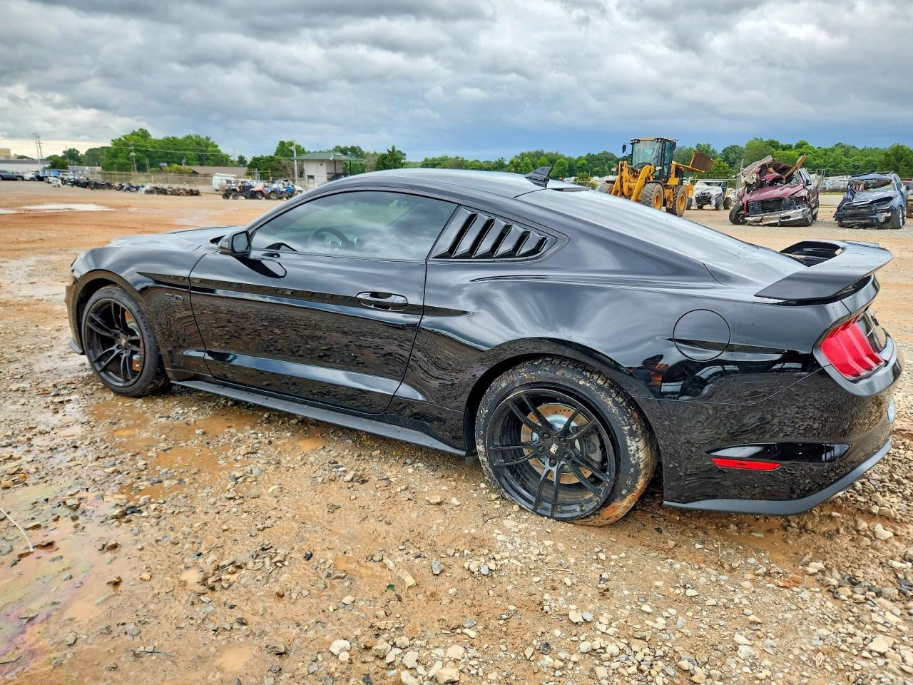 2021 Ford Mustang Gt - zdjęcie 2