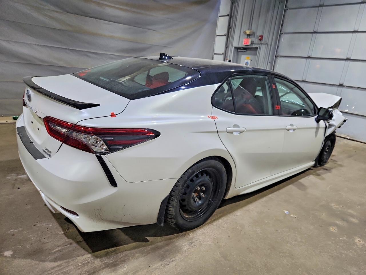 2022 Toyota Camry Xse - zdjęcie 3