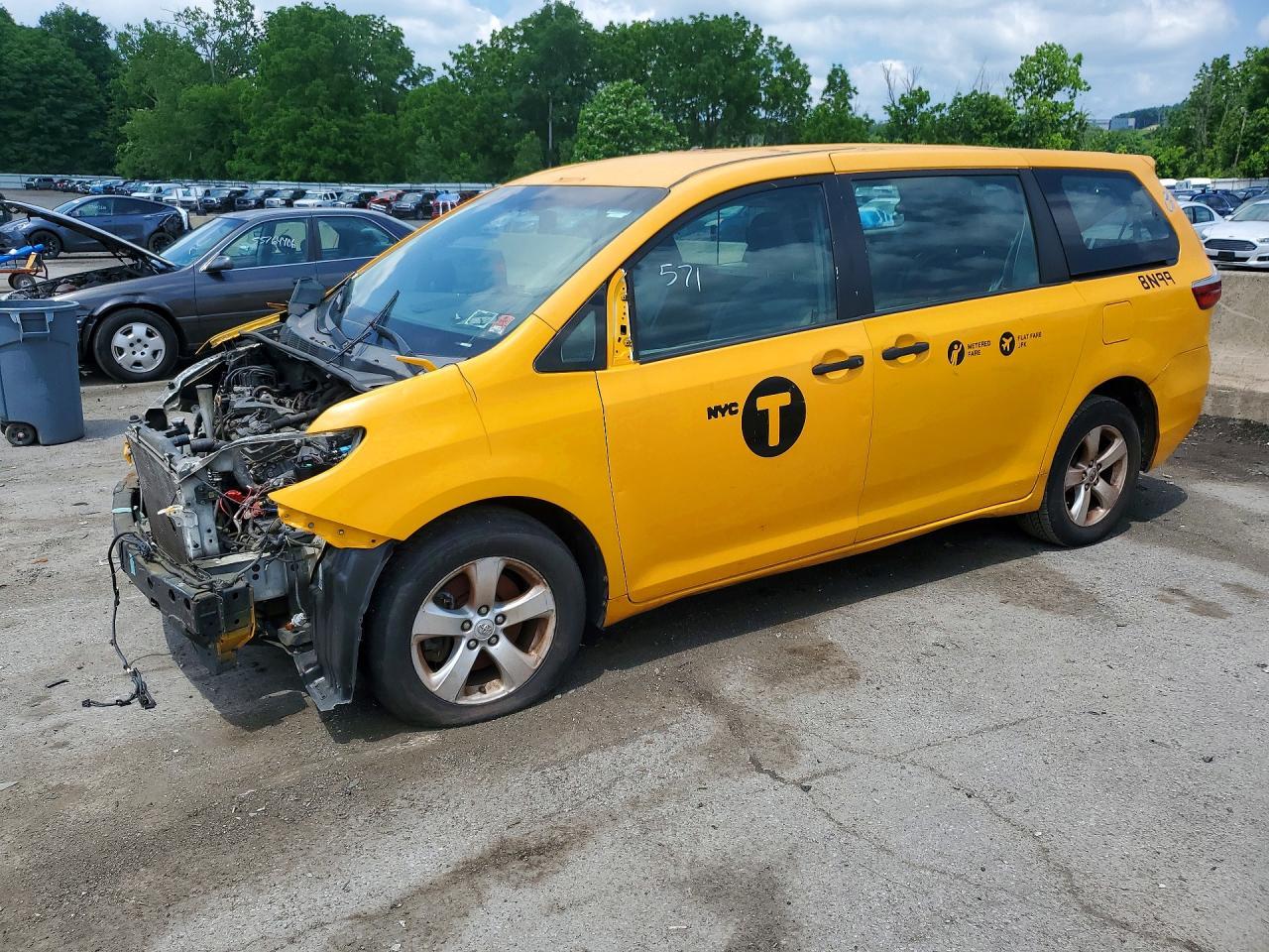 2017 Toyota Sienna Le - zdjęcie główne