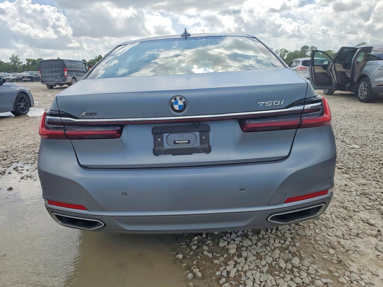 2022 BMW 750 Xi - zdjęcie 6