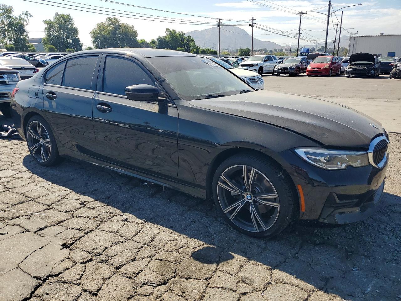 2022 BMW 330I - zdjęcie 4