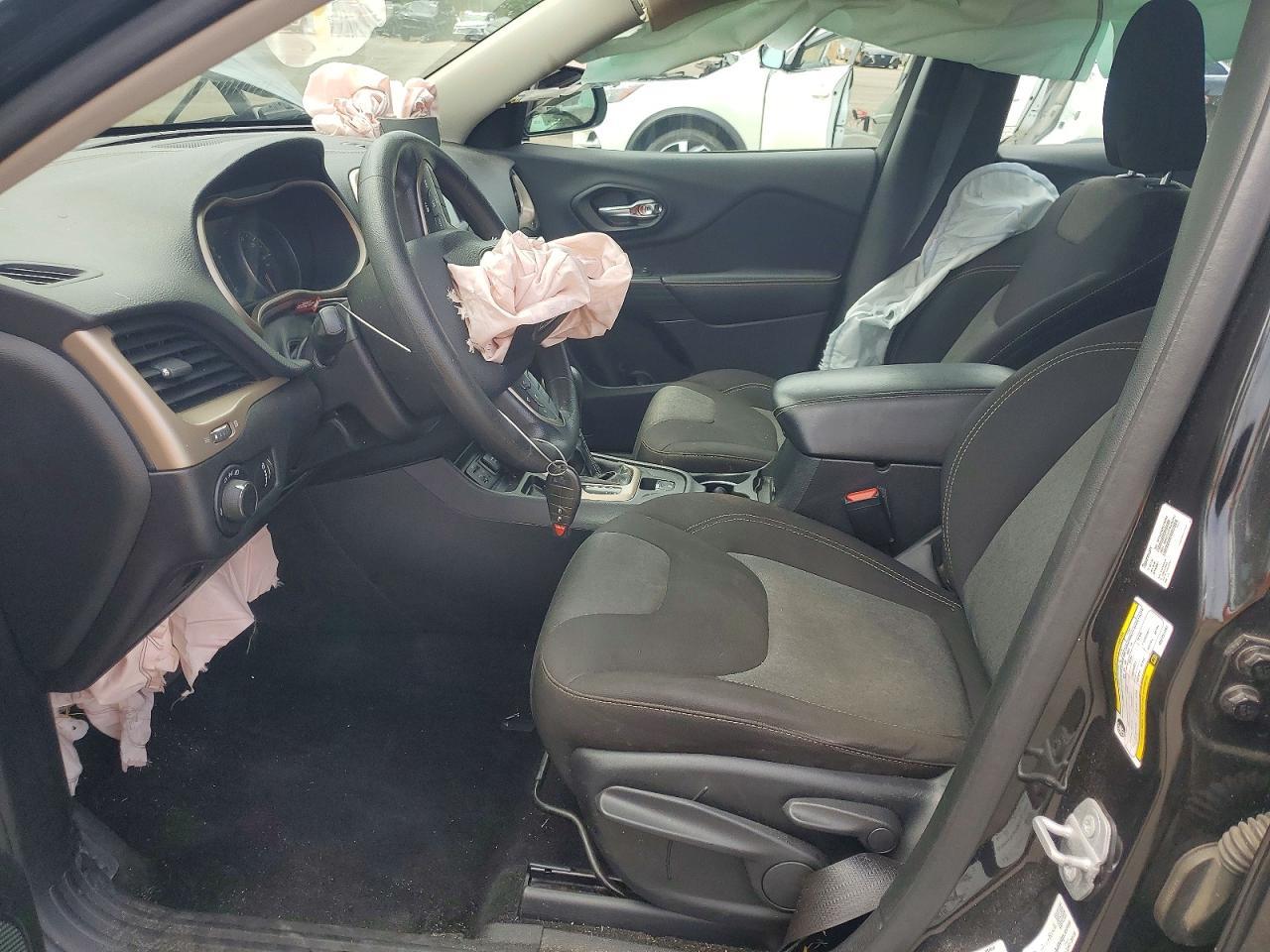 2016 Jeep Cherokee Sport - zdjęcie 13