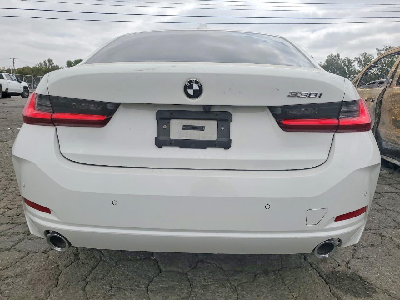 2025 BMW 330I - zdjęcie 6
