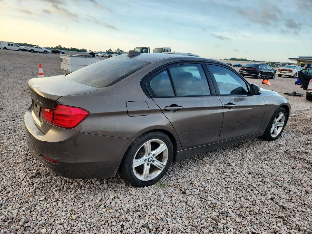 2013 BMW 320 I - zdjęcie 3