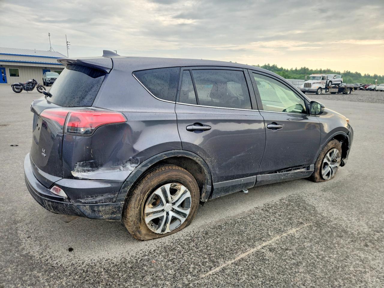 2018 Toyota Rav4 Le - zdjęcie 3