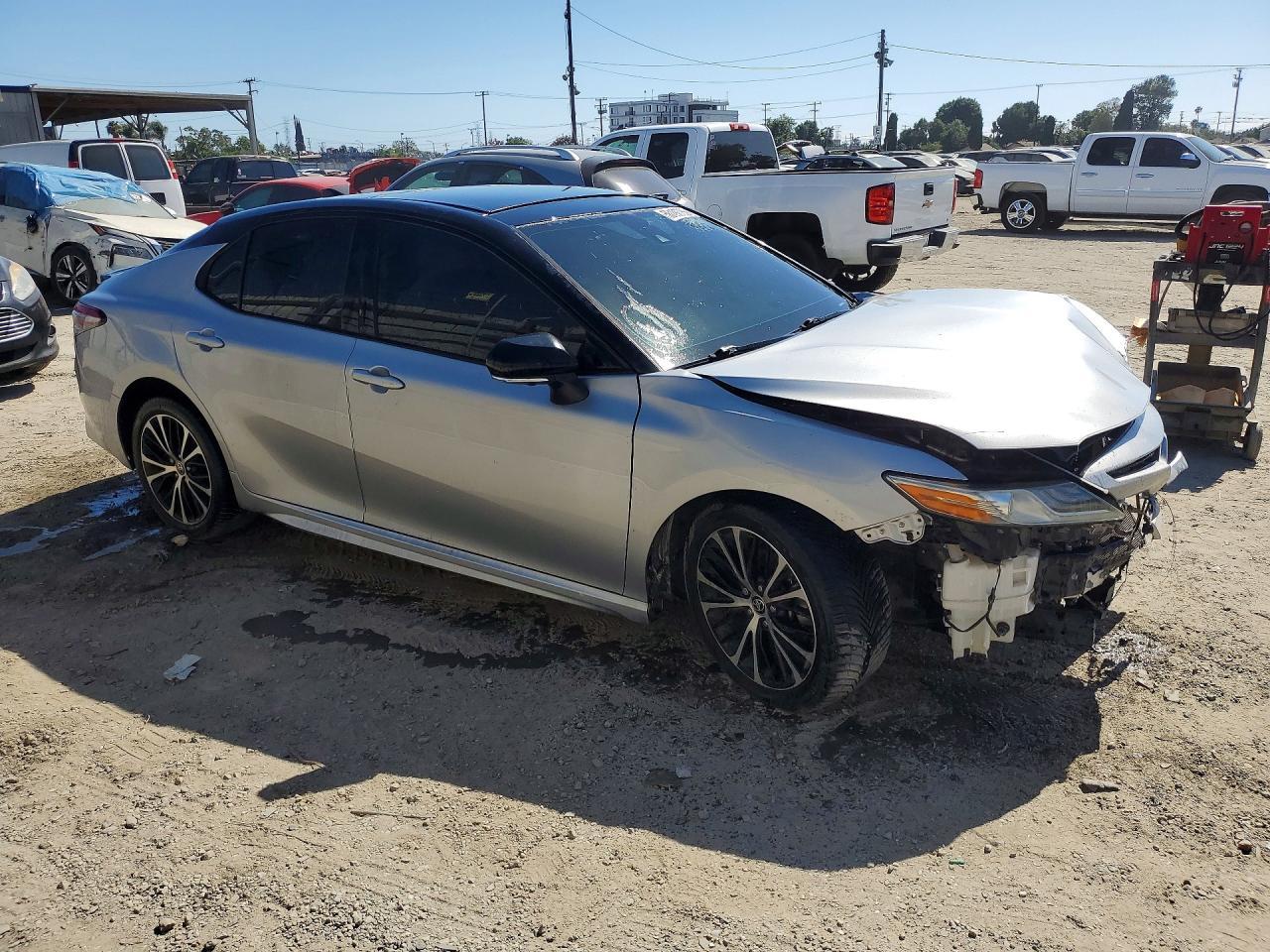 2019 Toyota Camry Xse - zdjęcie 4
