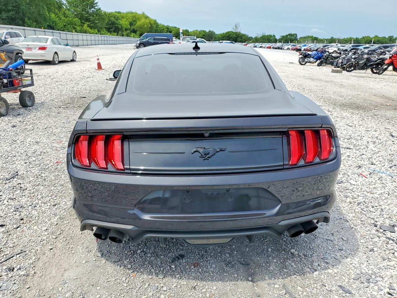 2022 Ford Mustang - zdjęcie 6