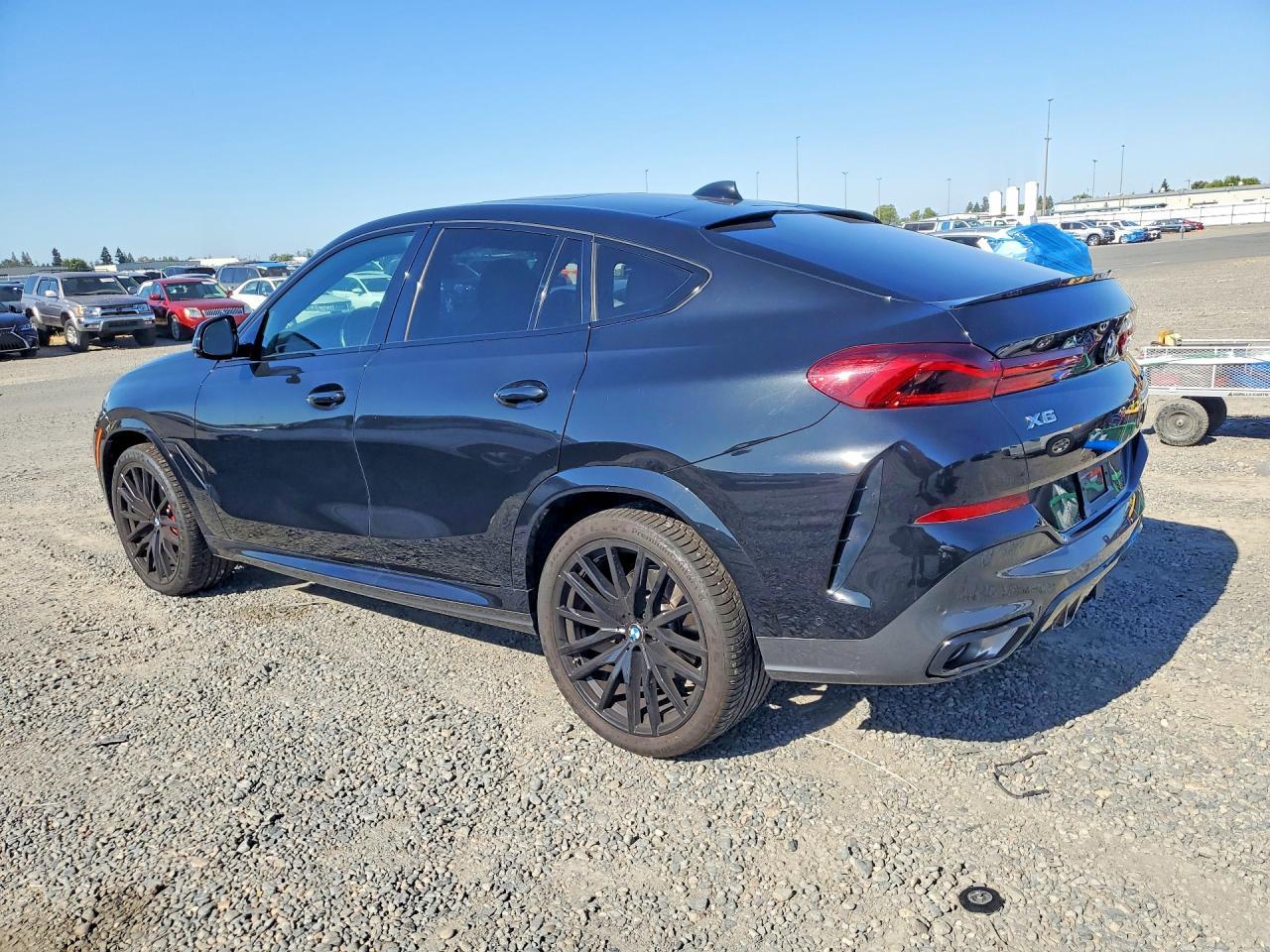 2023 BMW X6 xDrive40I - zdjęcie 2